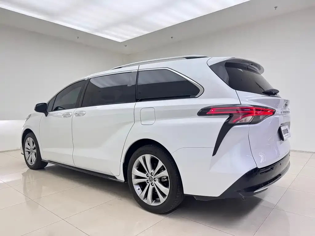Toyota Sienna — фото 4