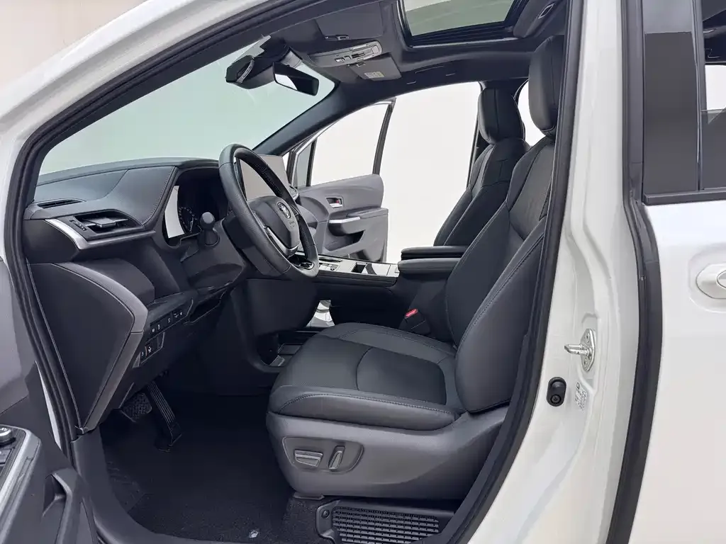 Toyota Sienna — фото 7