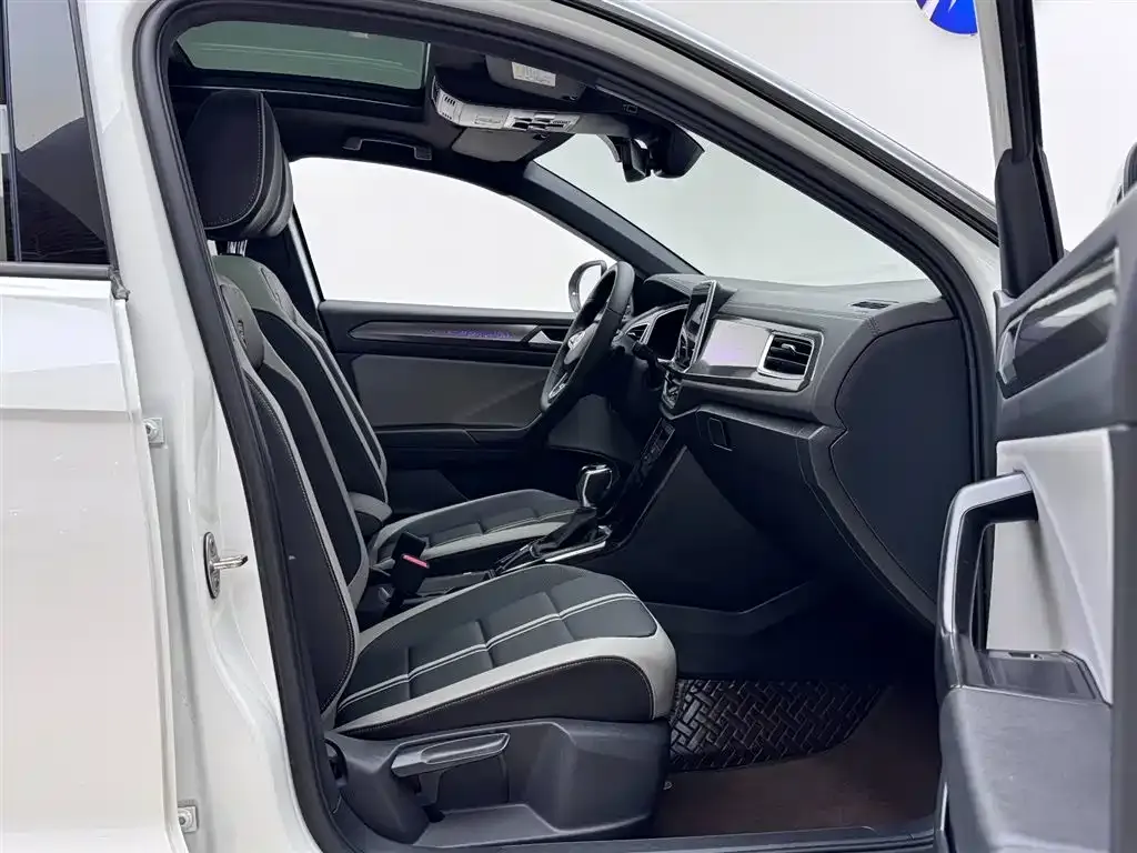 Volkswagen T-Roc 2023 из CN, фото 10