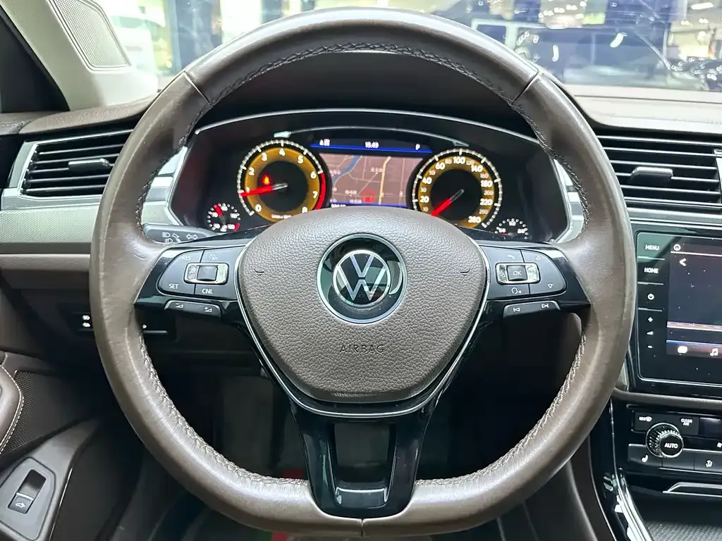 Volkswagen Phideon — фото 10