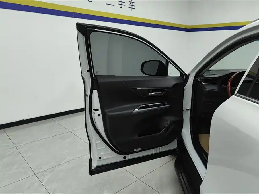 Toyota Harrier 2023 из CN, фото 7