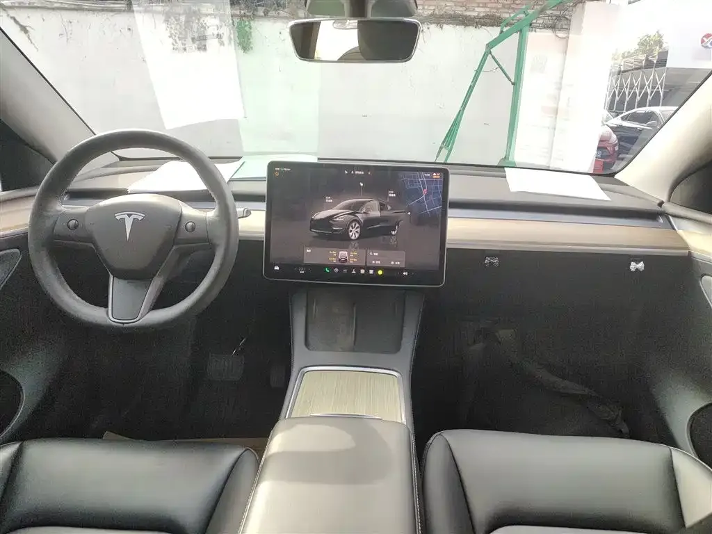 Tesla Model Y — фото 10