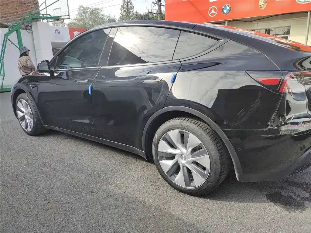 Tesla Model Y — фото 5