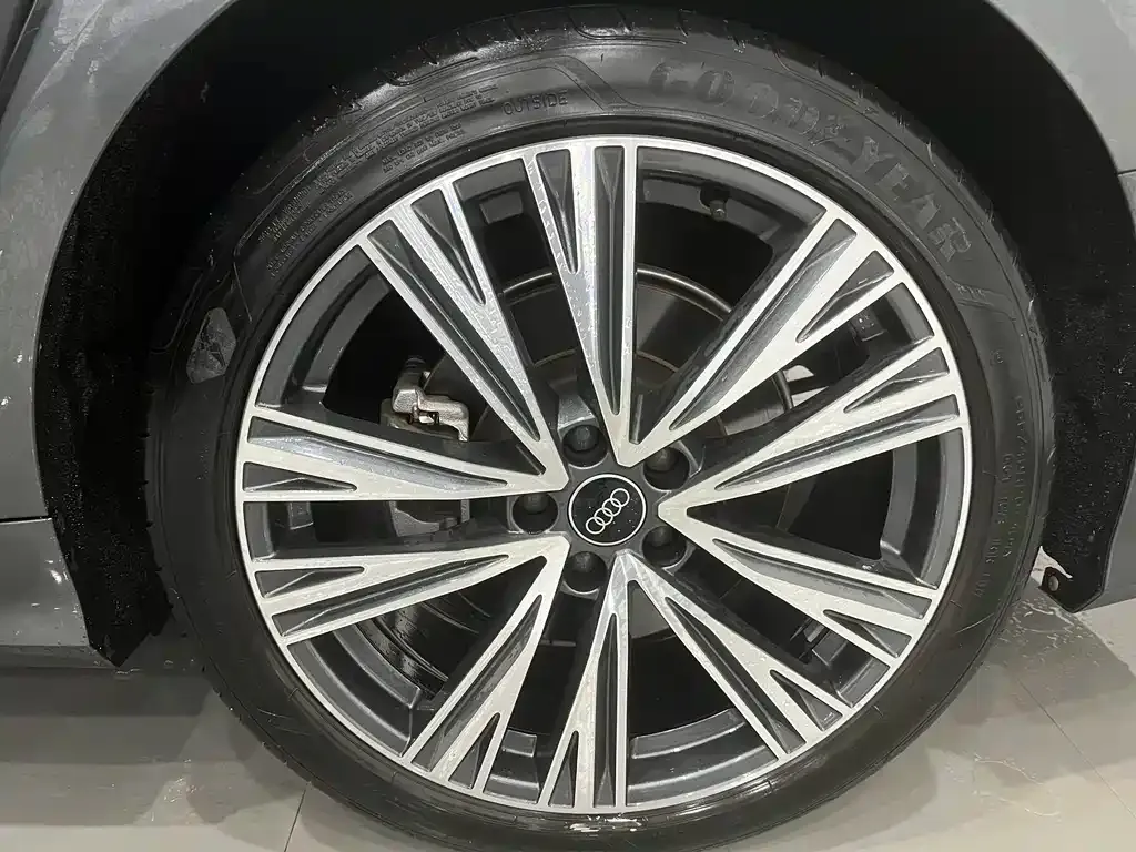 Audi A6L 2022 из CN, фото 10