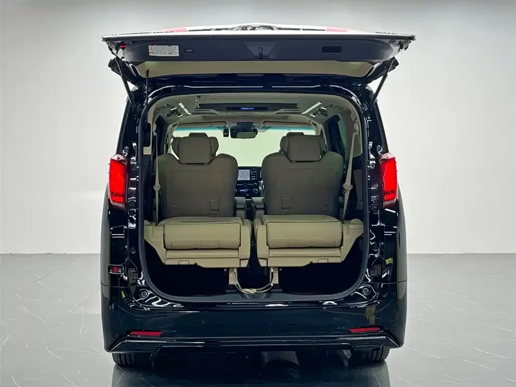 Toyota Alphard — фото 10