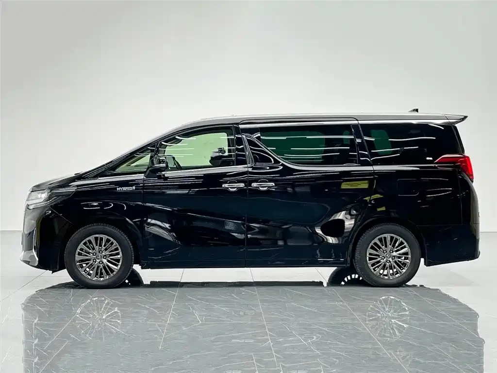 Toyota Alphard — фото 2