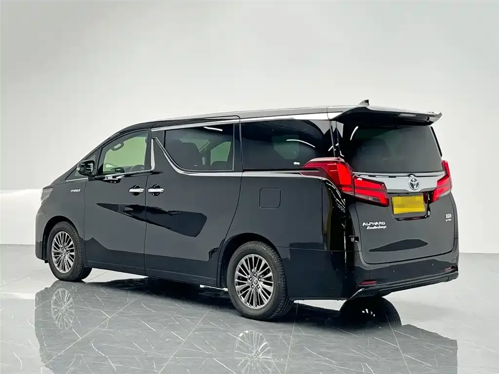 Toyota Alphard — фото 3