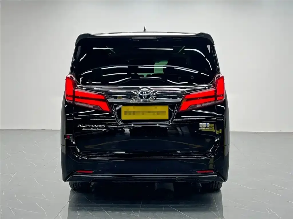 Toyota Alphard — фото 4