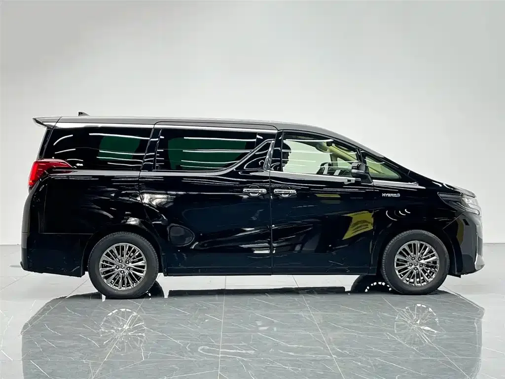 Toyota Alphard — фото 6