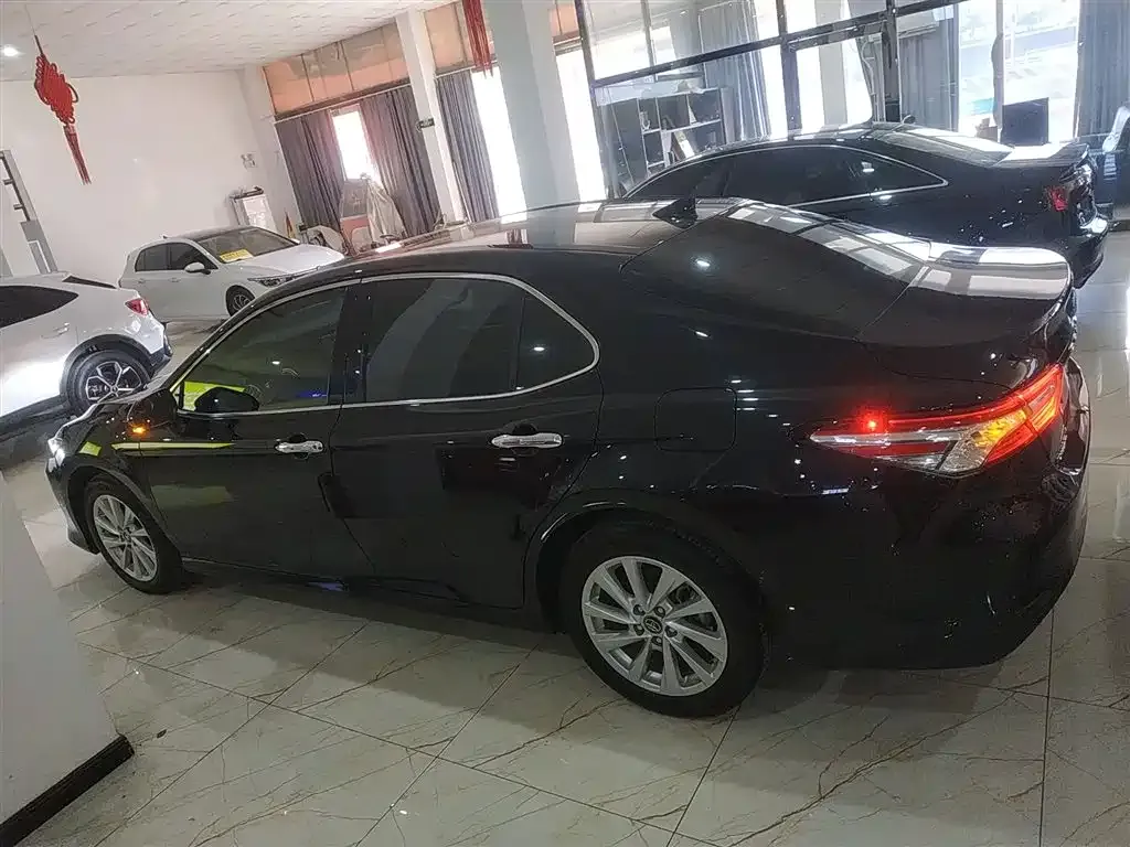 Toyota Camry — фото 5