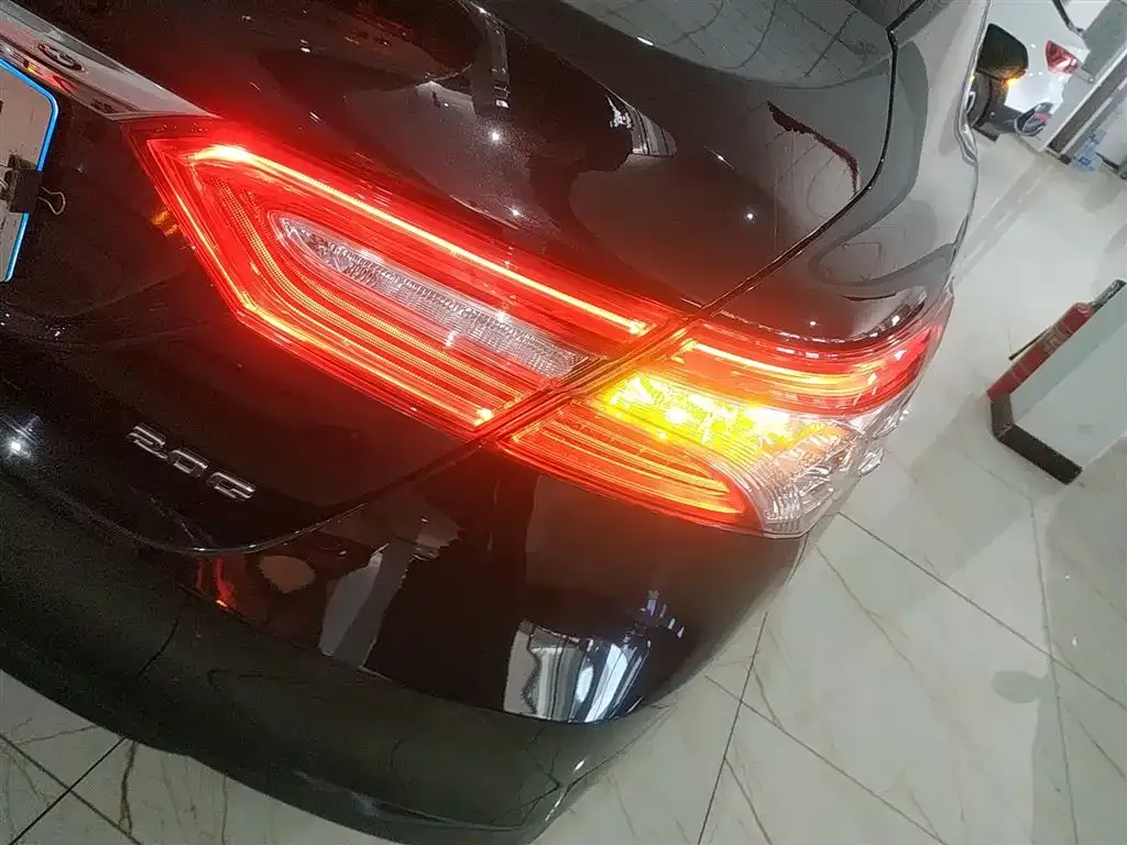 Toyota Camry — фото 8