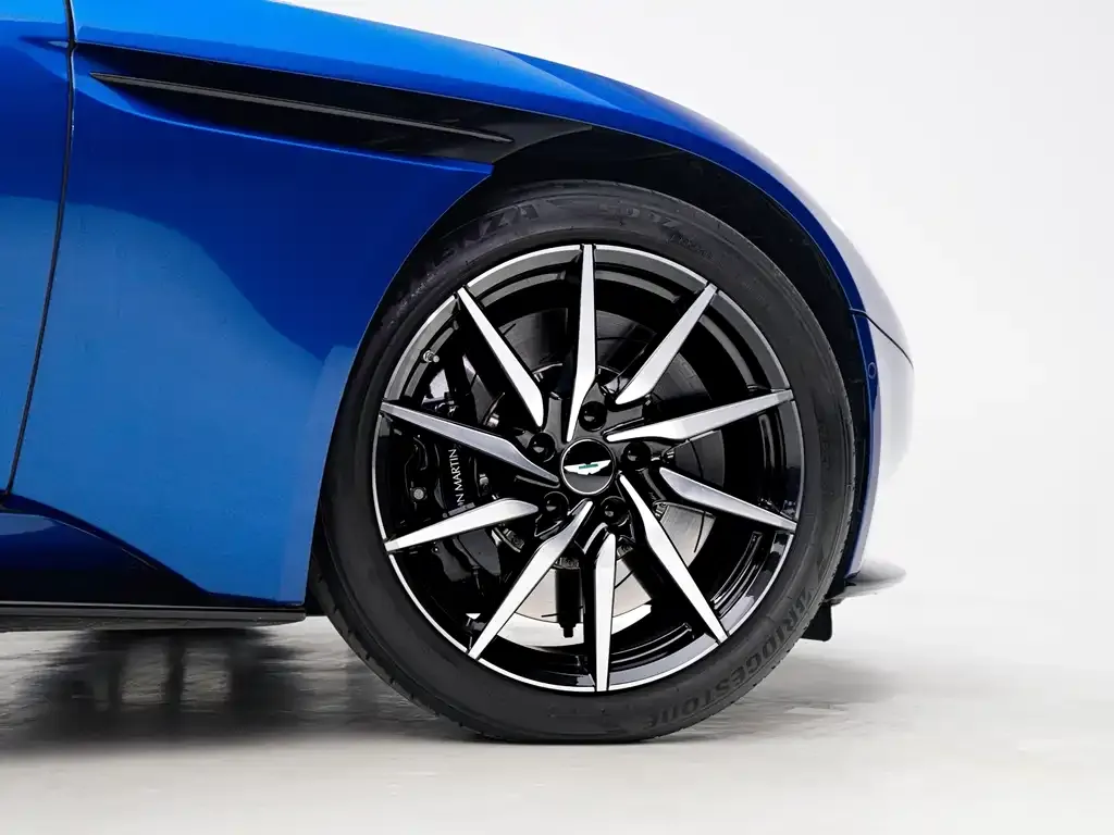 Aston Martin DB11 2023 из CN, фото 4