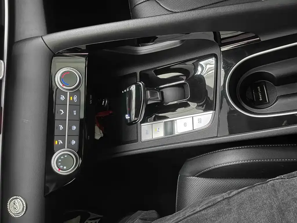 Hyundai Elantra — фото 10