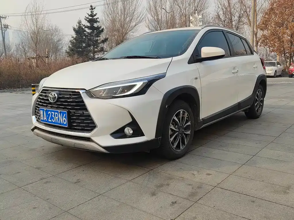 Toyota Yaris L — фото 2