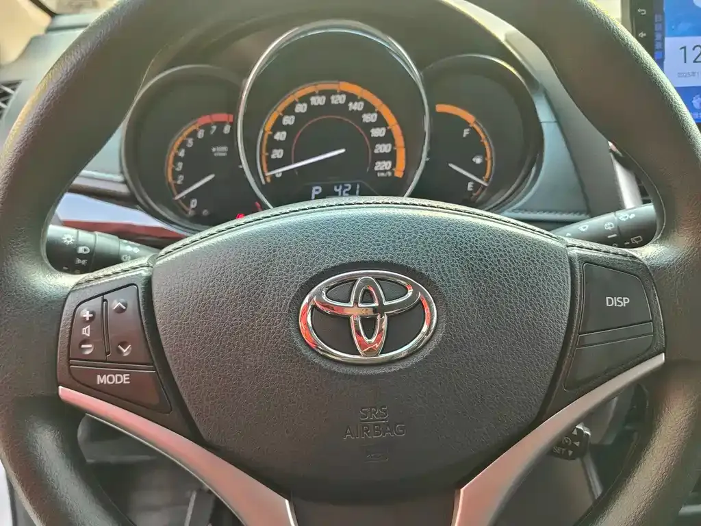 Toyota Yaris L — фото 6