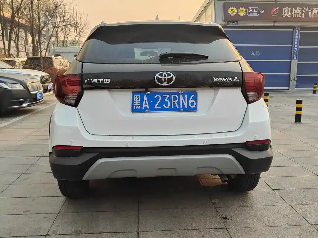 Toyota Yaris L — фото 8