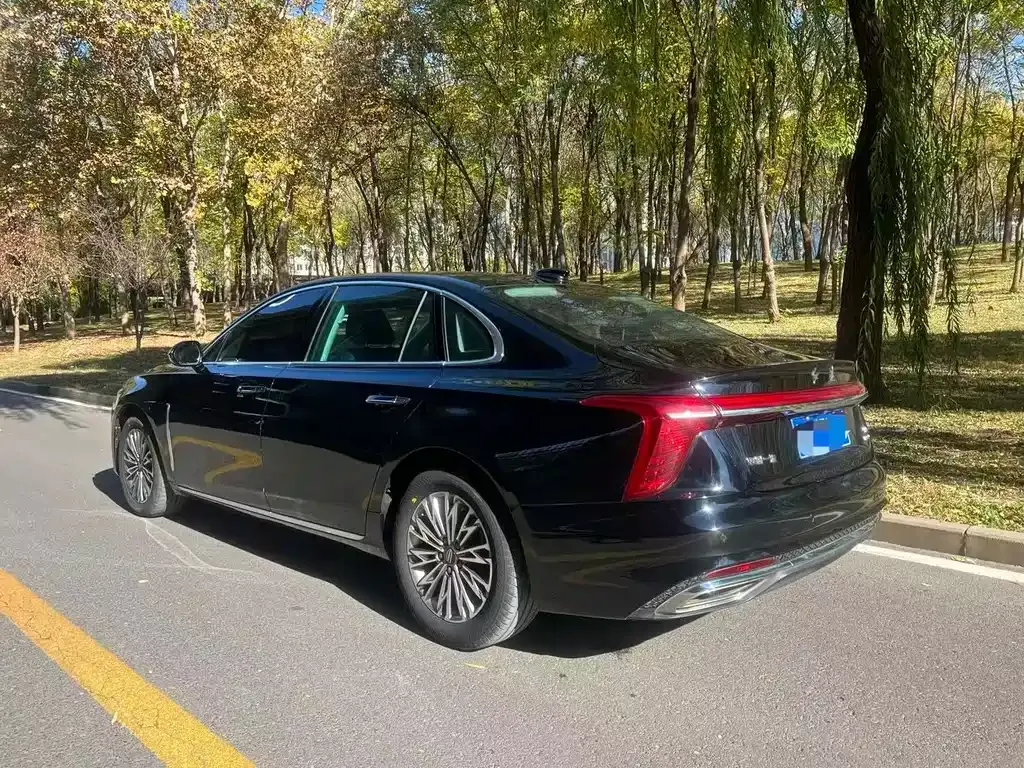 Hongqi H5 — фото 2