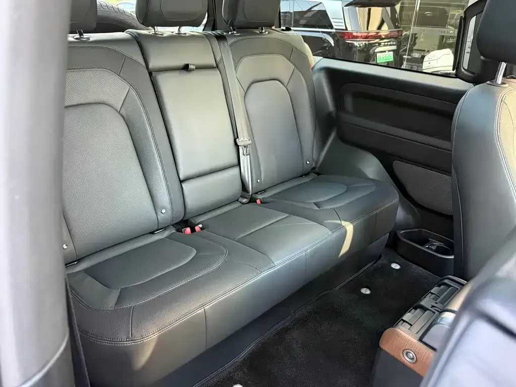 Land Rover Defender — фото 10