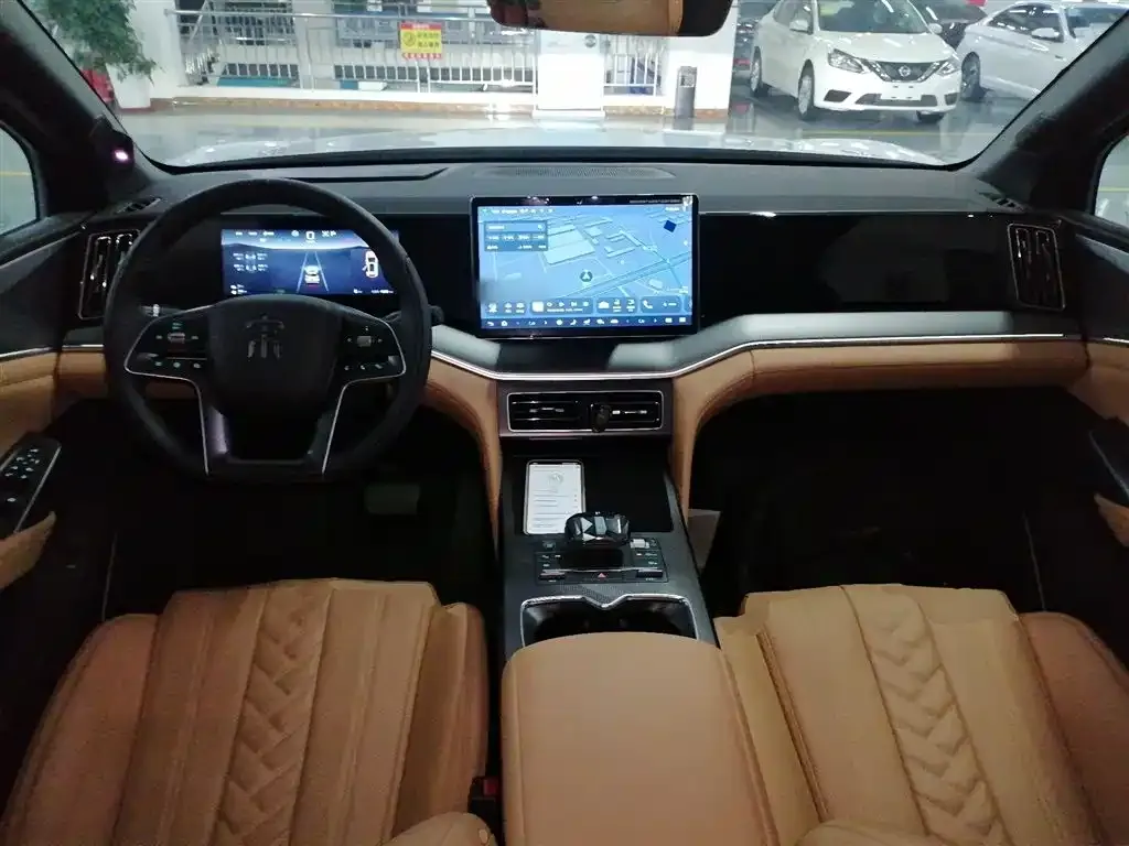 BYD L DM-i — фото 10