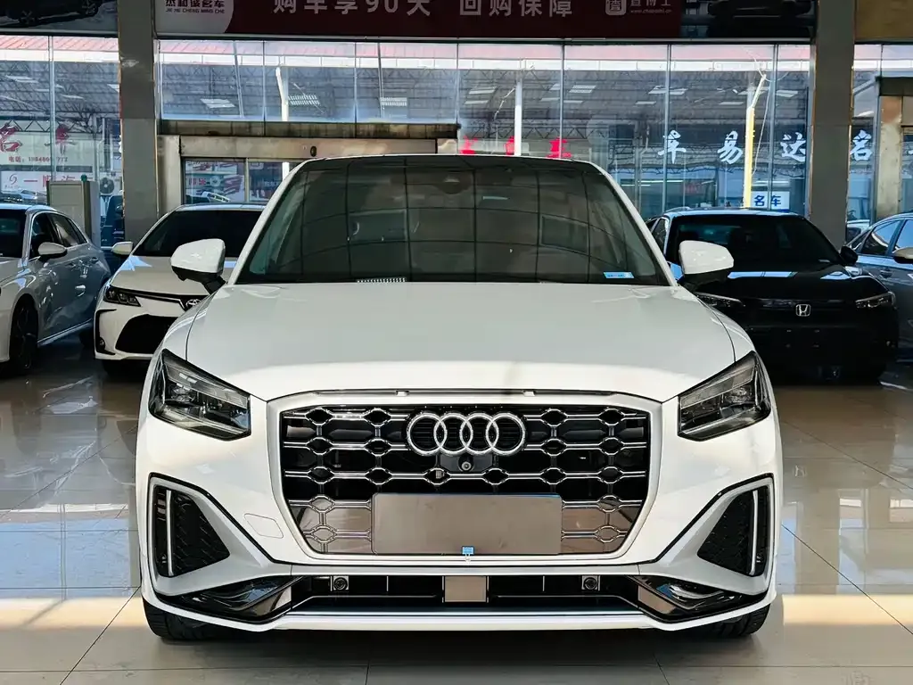 Audi Q2L 2023 из CN, фото 2