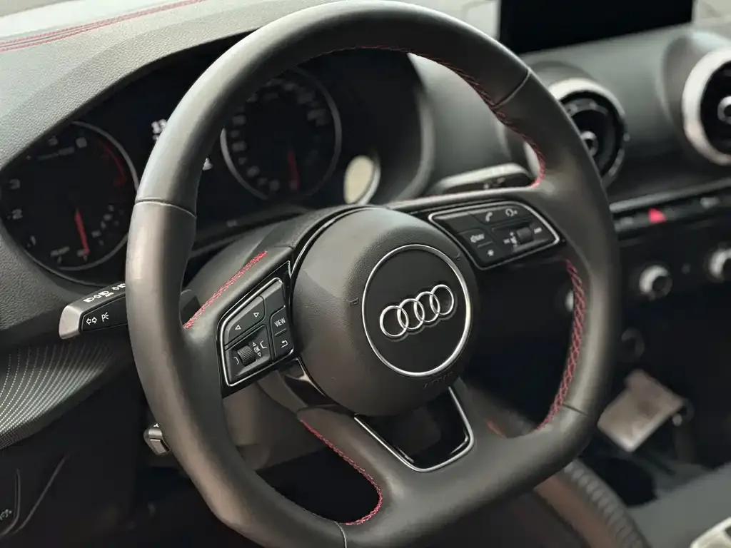 Audi Q2L 2023 из CN, фото 6