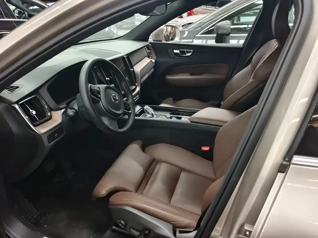 Volvo XC60 2025 из CN, фото 5