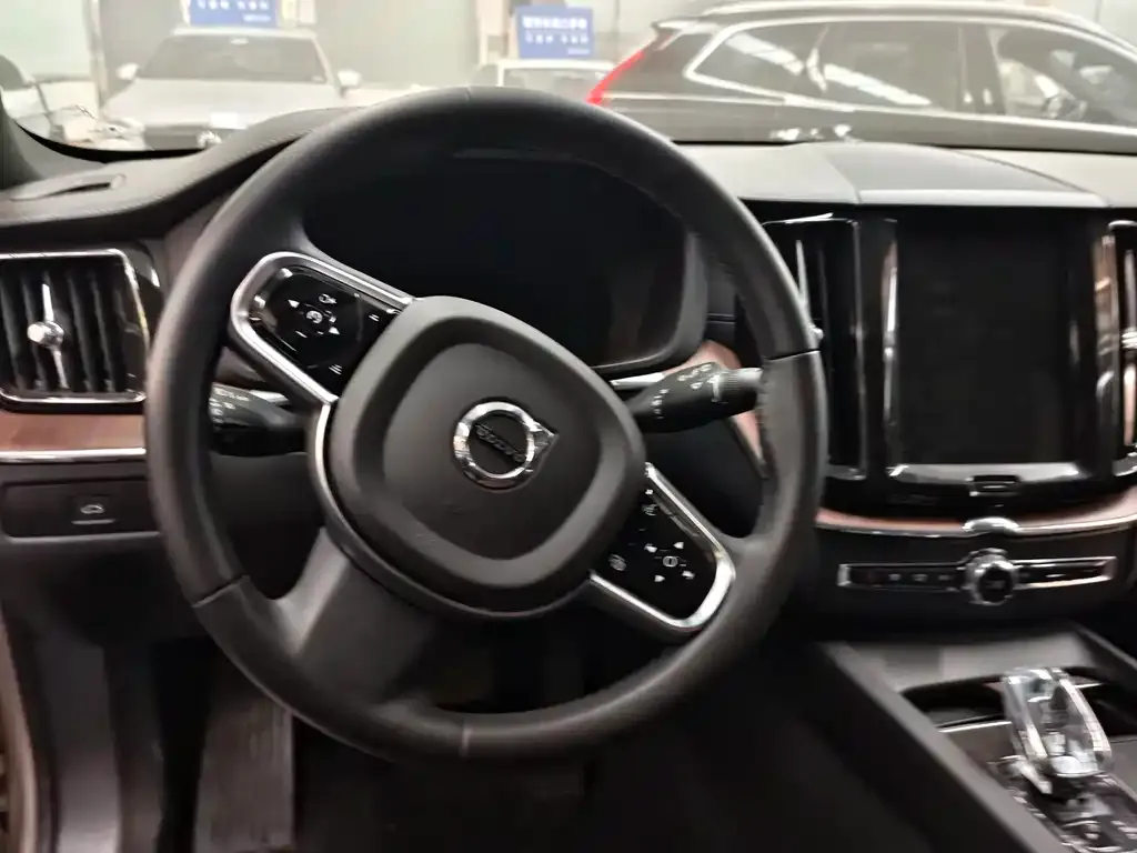 Volvo XC60 2025 из CN, фото 7