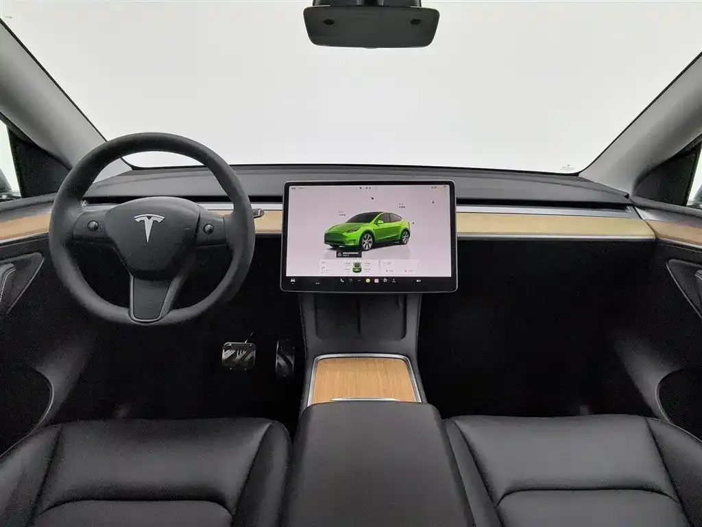 Tesla Model Y — фото 5