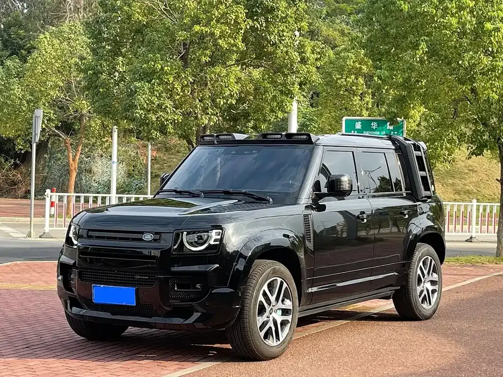 Land Rover Defender — фото 1