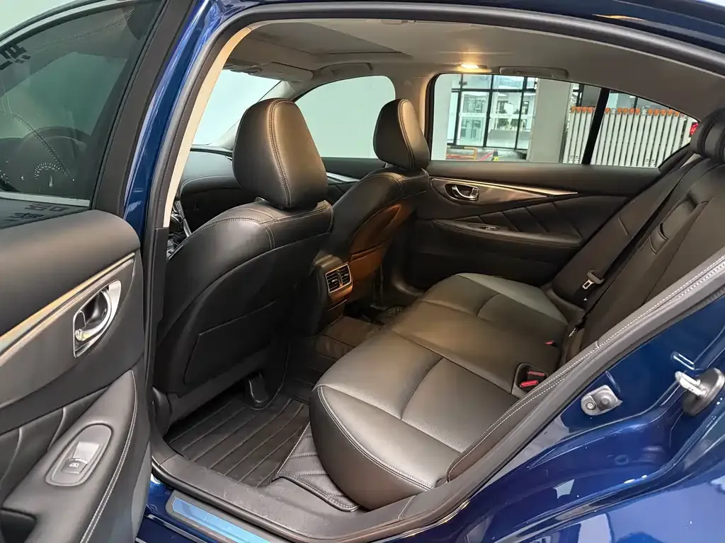 Infiniti Q50L 2023 из CN, фото 10
