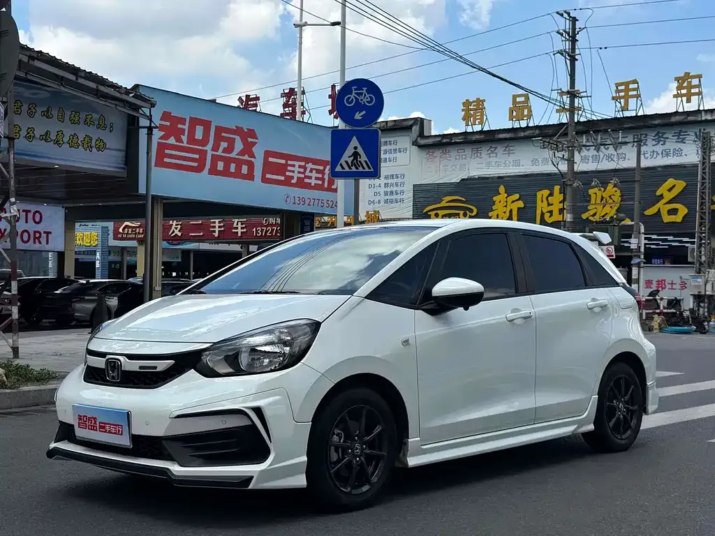 Honda Fit — фото 1