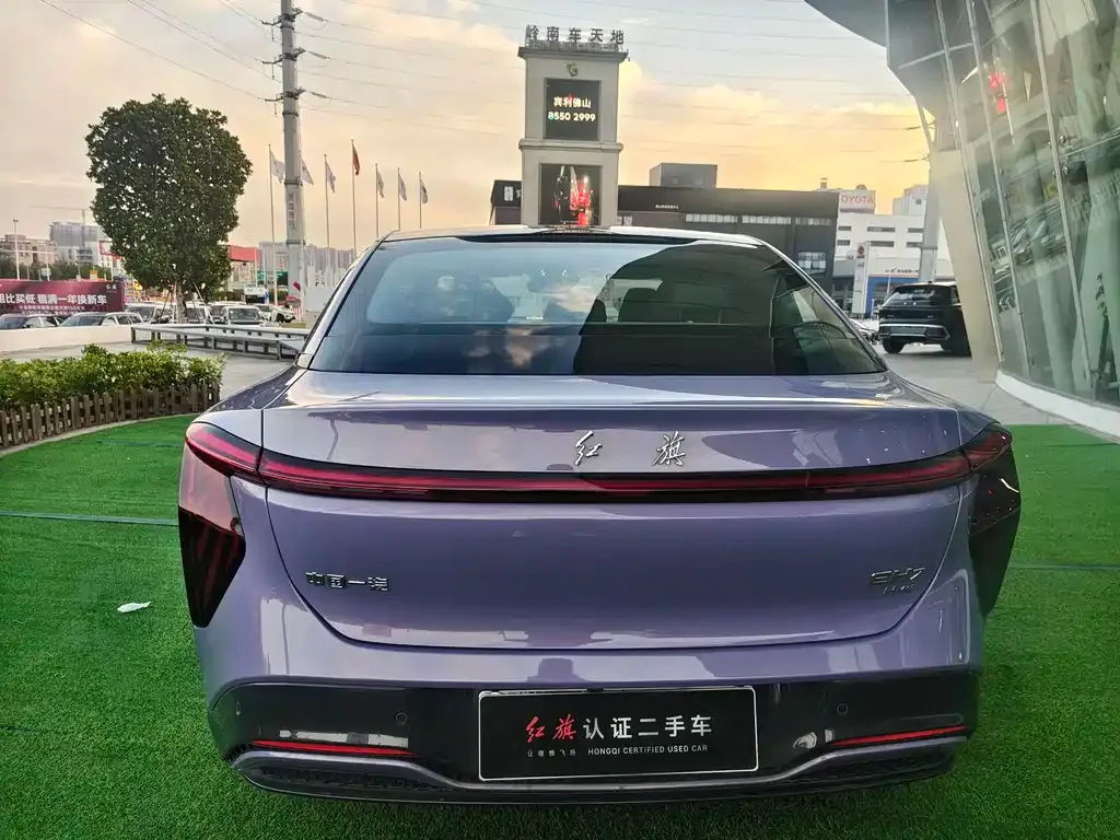 Hongqi EH7 — фото 9