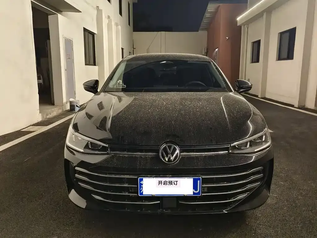 Volkswagen Passat — фото 1
