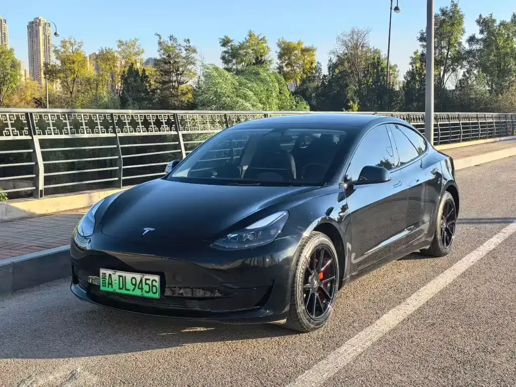 Tesla Model 3 — фото 1