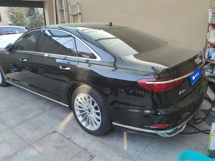 Audi A8 — фото 3