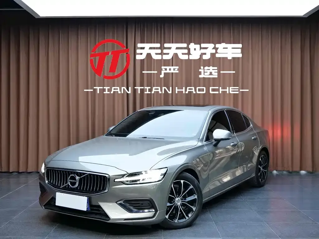 Volvo S60 — фото 1