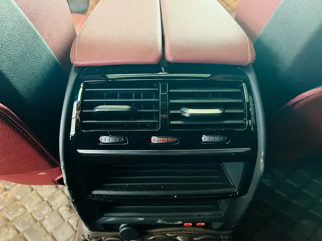 BMW 5 Series 2025 из CN, фото 10