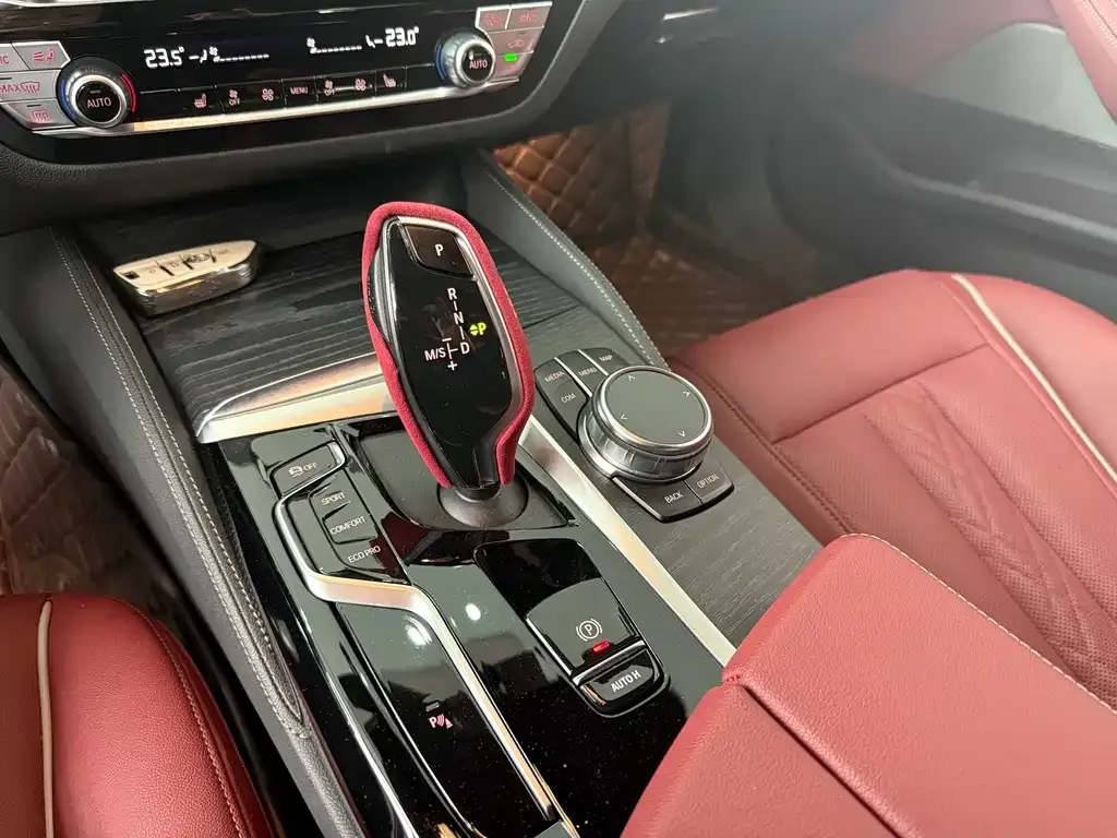 BMW 5 Series 2025 из CN, фото 7