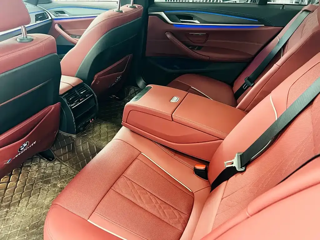 BMW 5 Series 2025 из CN, фото 9