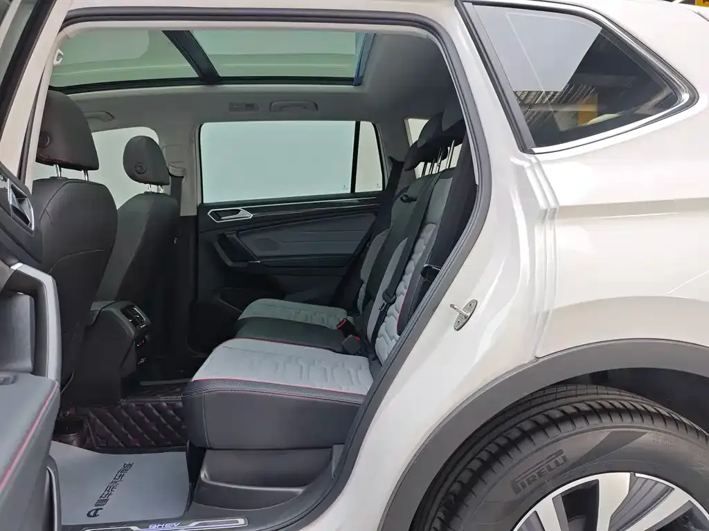 Volkswagen Tiguan L New Energy — фото 10