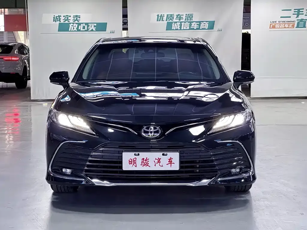 Toyota Camry — фото 2