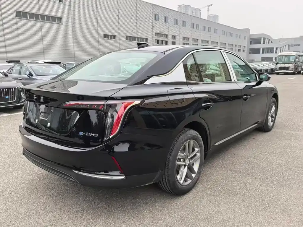 Hongqi E-QM5 2025 из CN, фото 9