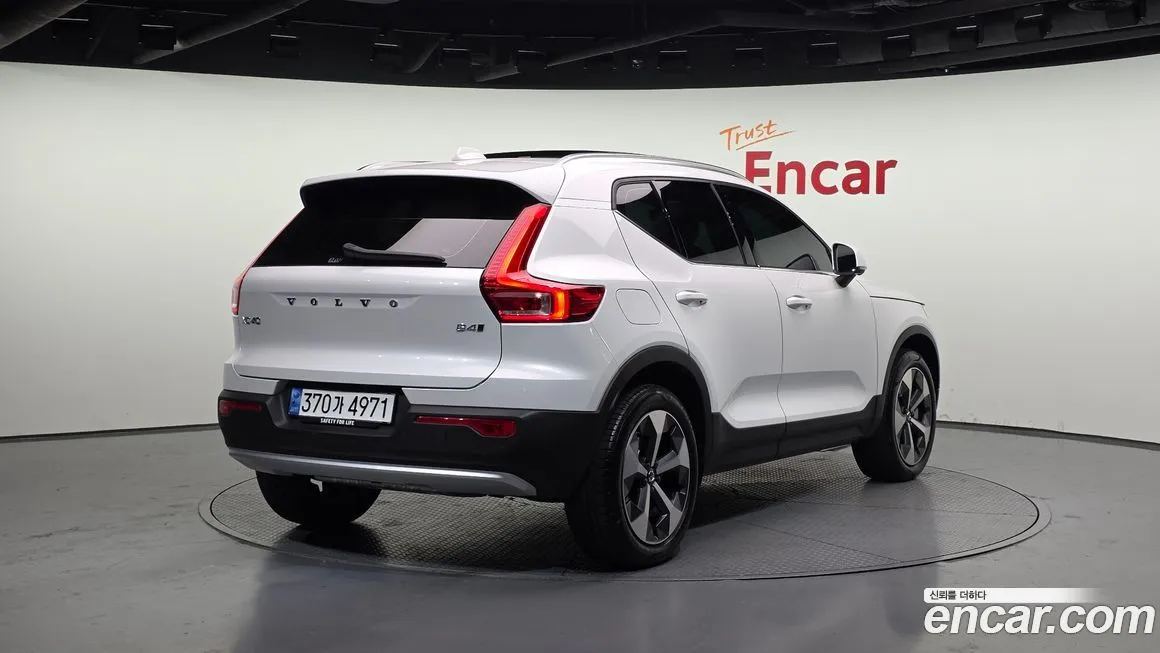 Volvo XC40 — фото 2