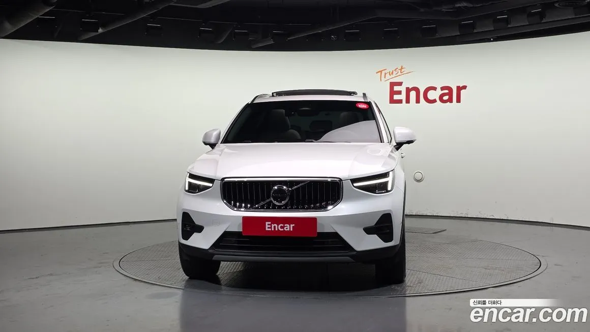 Volvo XC40 — фото 3
