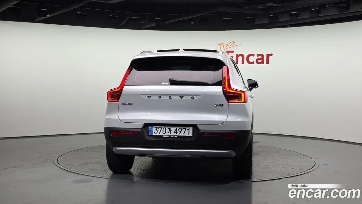 Volvo XC40 — фото 4