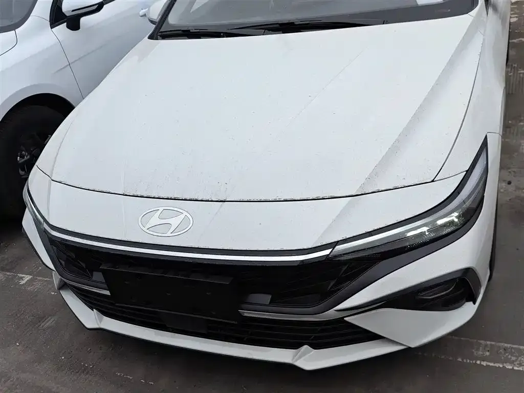 Hyundai Elantra — фото 3
