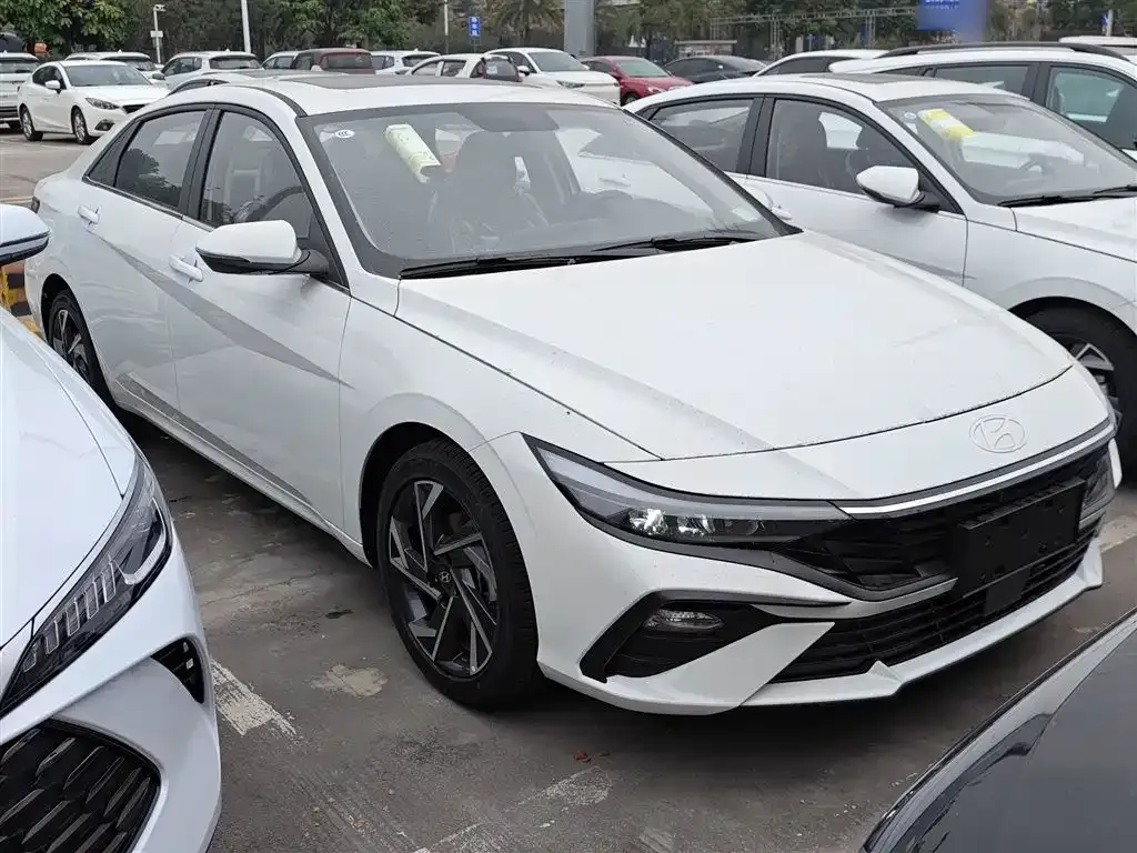 Hyundai Elantra — фото 4