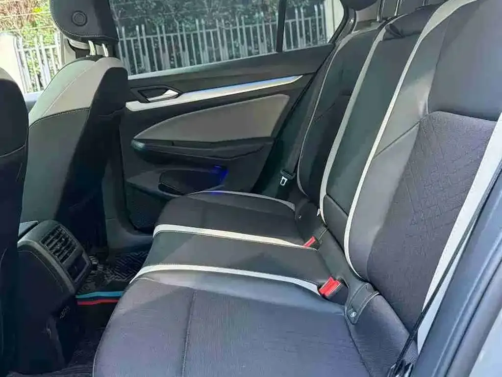 Volkswagen Golf 2022 из CN, фото 10