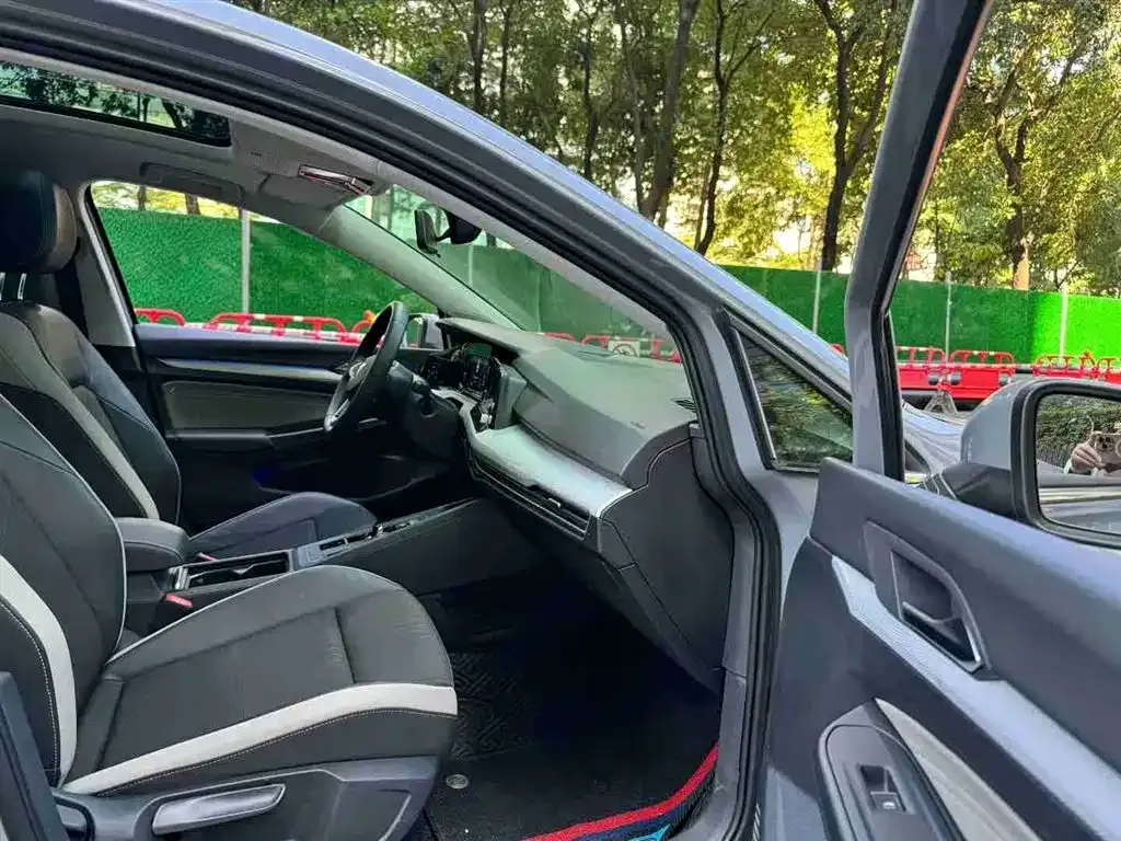 Volkswagen Golf 2022 из CN, фото 8