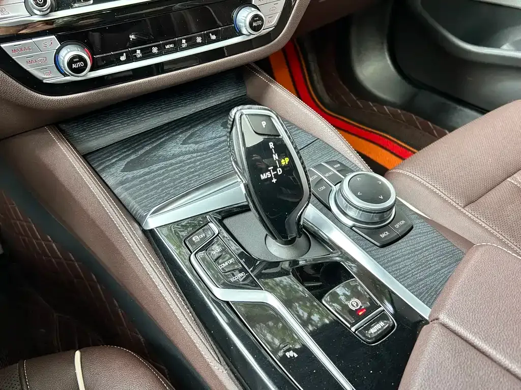BMW 5 Series — фото 10